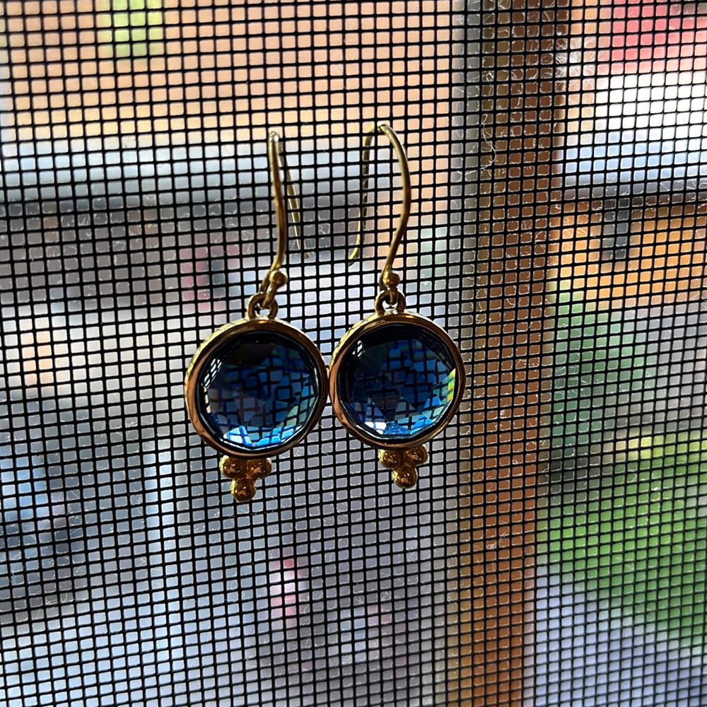 Navy quartz and gold dangling earrings